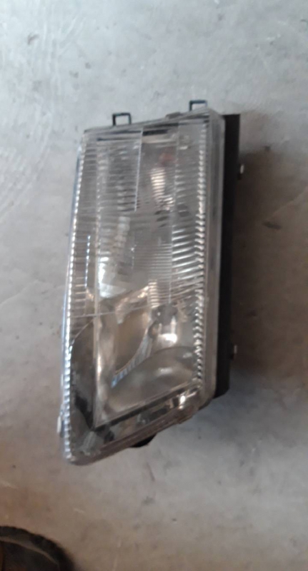 Farol direito (20207473).