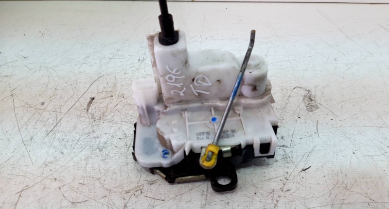 Fecho porta  tras direito (20208171).