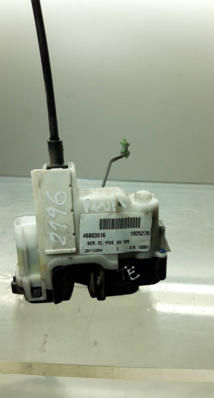 Fecho porta  tras esquerdo (20208172).