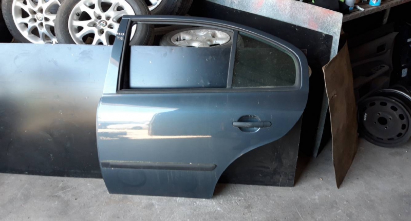 Porta tras esquerda (20209040).