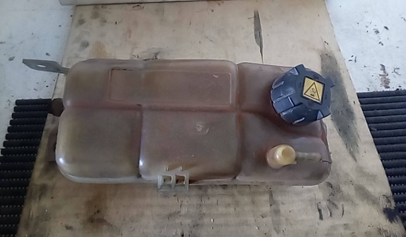 Deposito agua radiador (20211047).