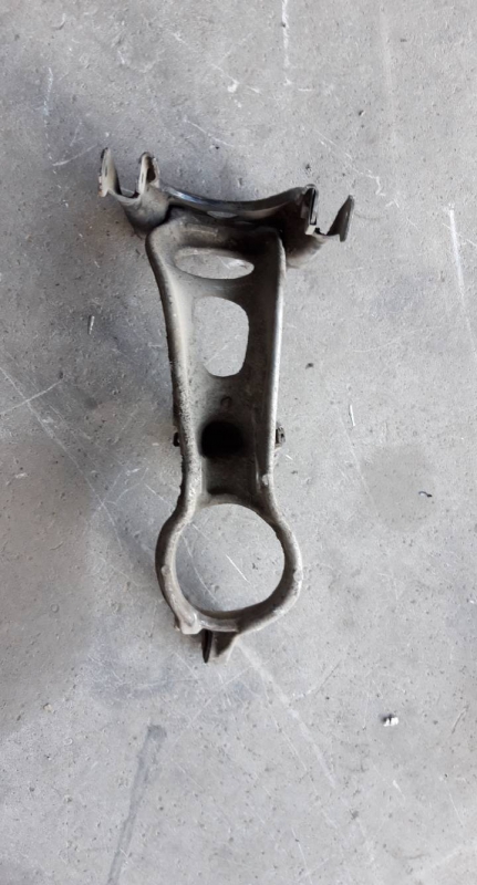 Braço suspensão frente esquerdo (20212236).