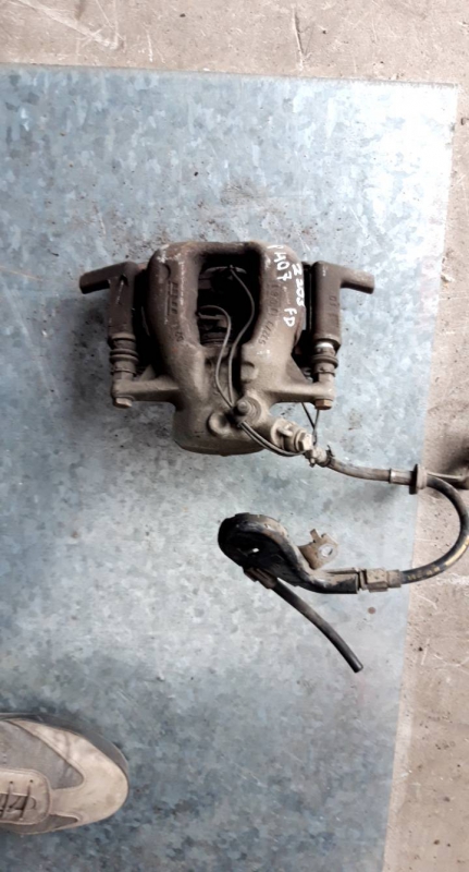 Pinça frente direita (20212333).