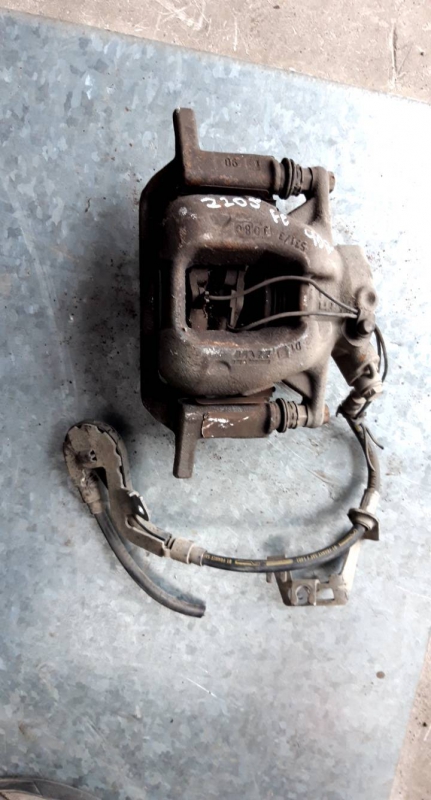 Pinça frente esquerda (20212334).