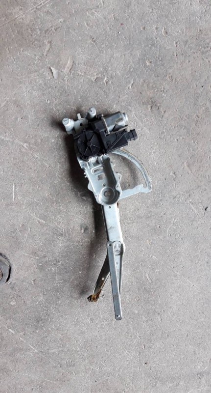 Elevador elect fte esq (20212854).