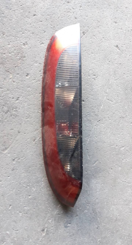 Farolim tras direito