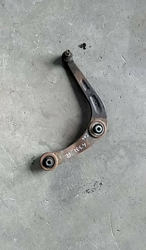 Braço suspensão frente esquerdo (20213801).