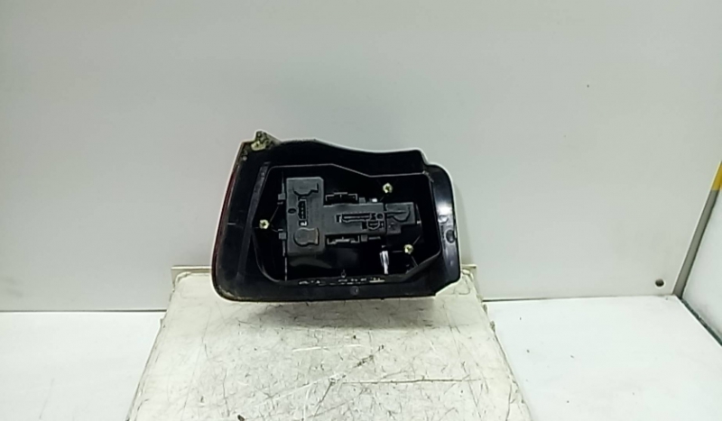 Farolim tras direito painel stop (20217132).