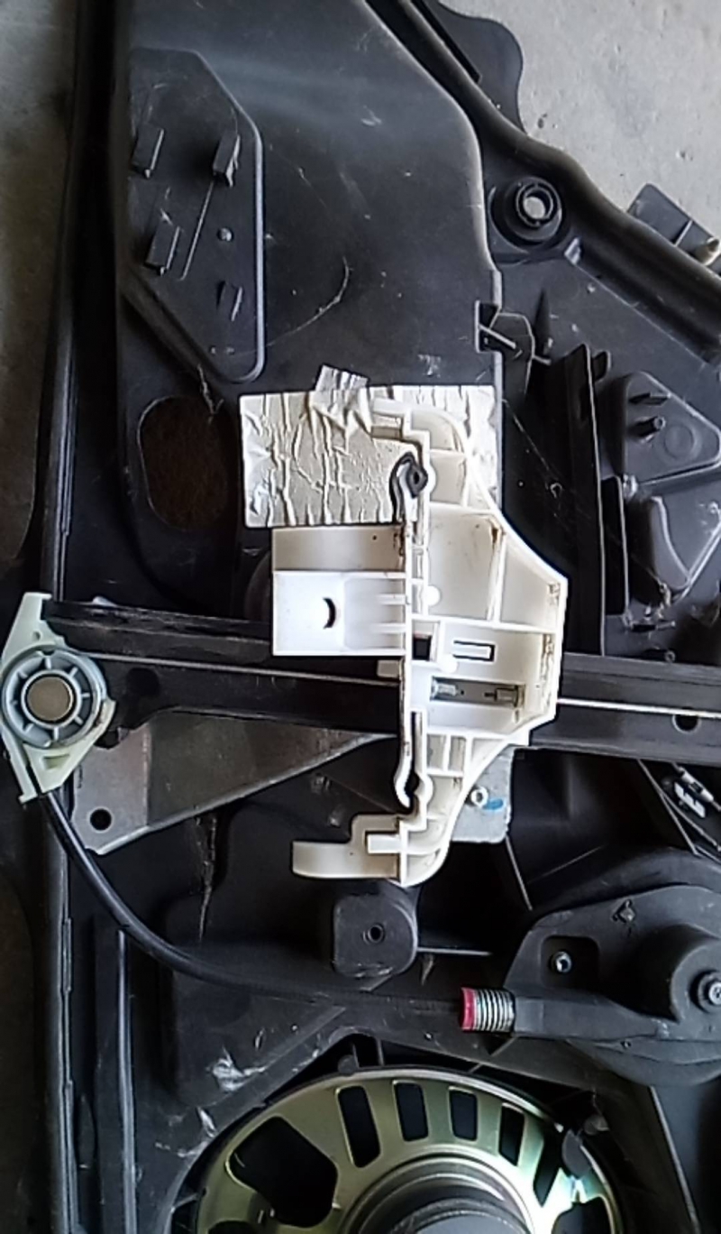 Elevador manual tras esq (20217919).