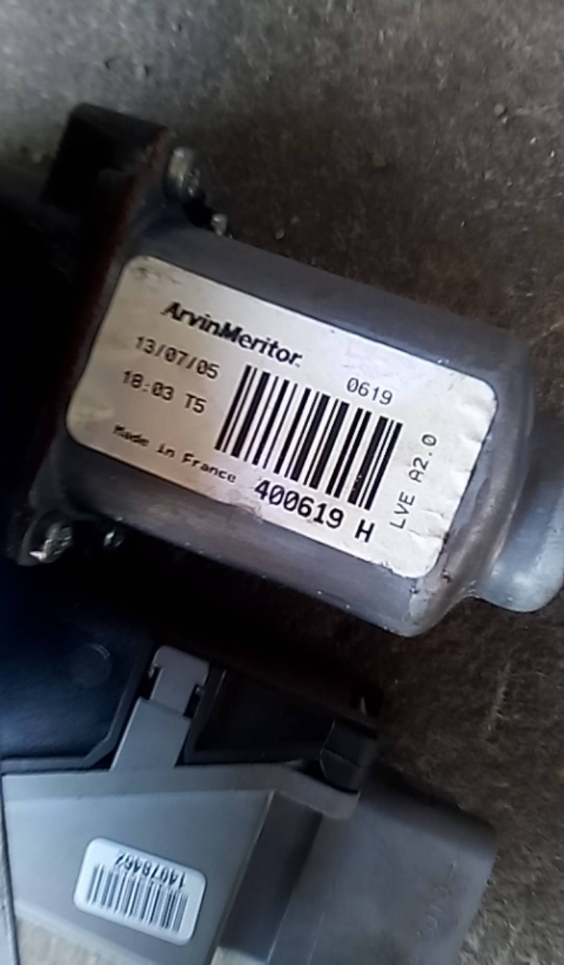 Elevador elect fte esq (20218711).