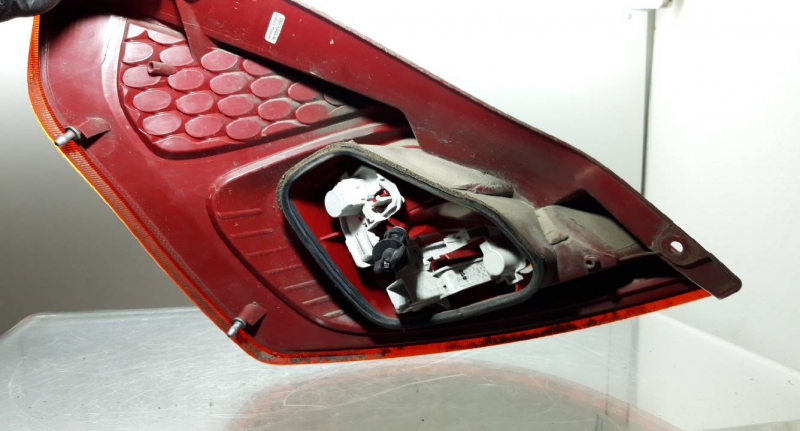 Farolim tras direito (20221454).