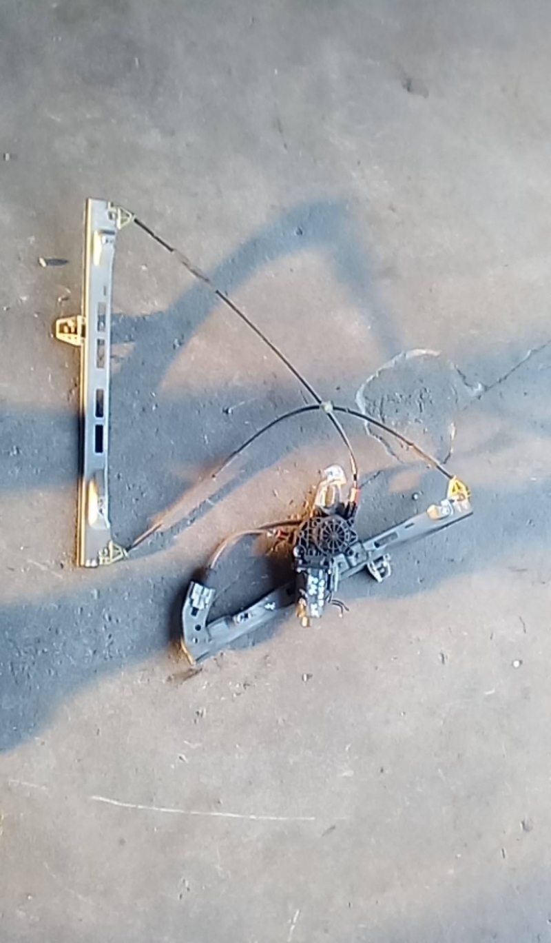 Elevador elect fte esq (20221517).