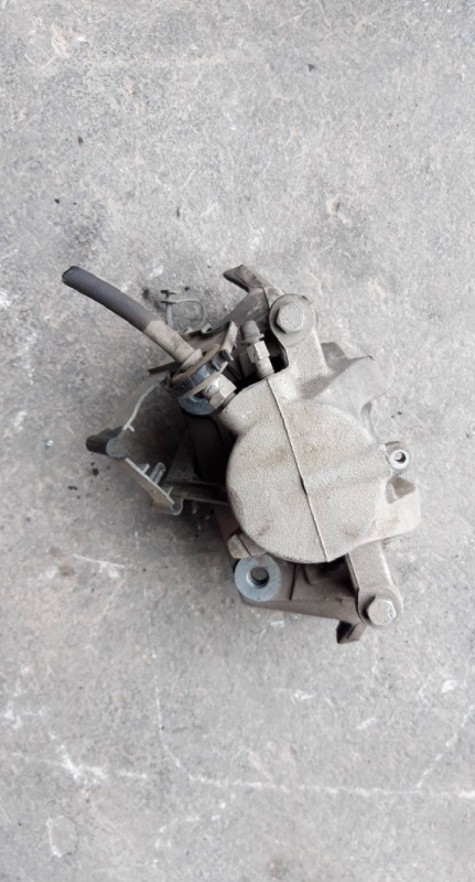 Pinça frente direita (20223321).