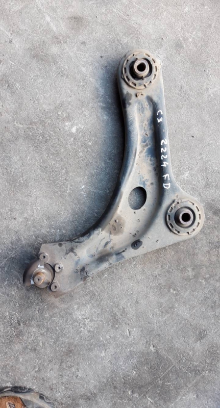 Braço suspensão frente direito (20223473).