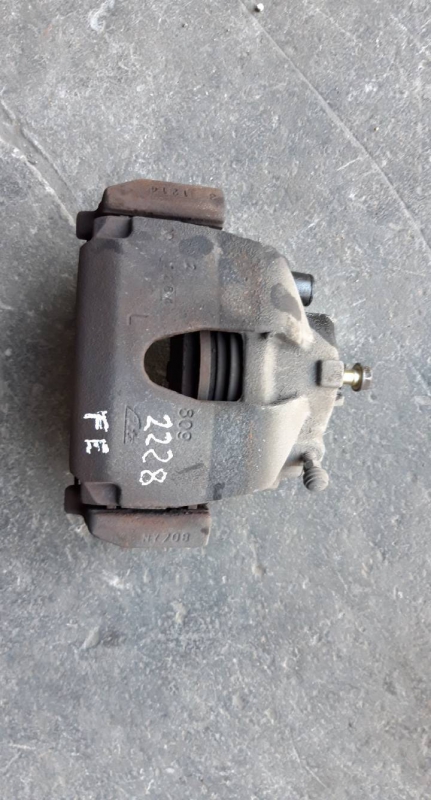 Pinça frente esquerda (20224470).