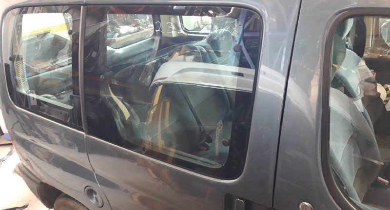 Vidro porta tras direita (20226147).