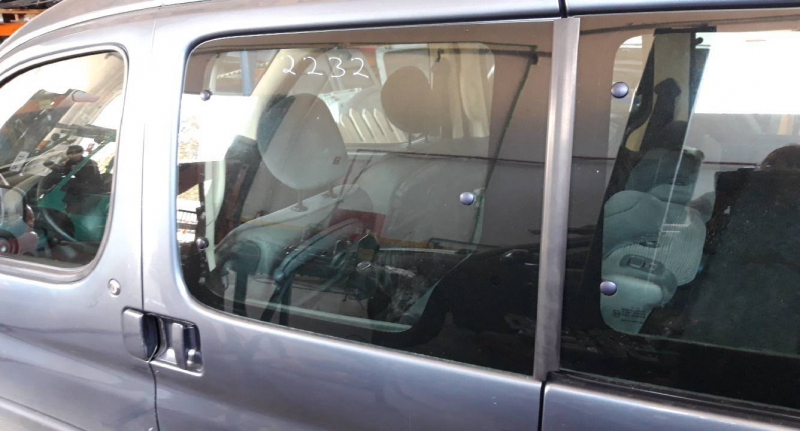 Vidro porta tras esquerda (20226148).