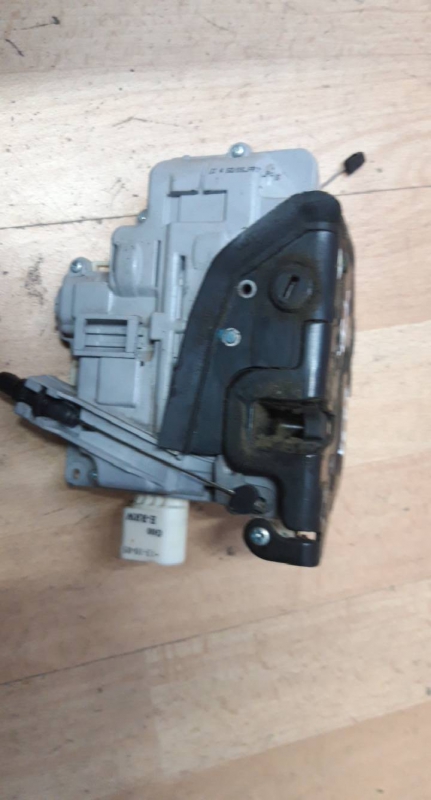 Fecho porta  tras direito (20226623).