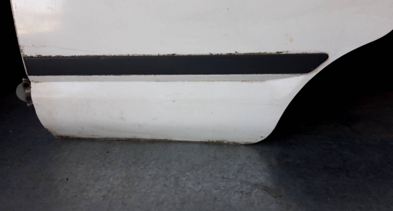 Porta tras esquerda (20230403).