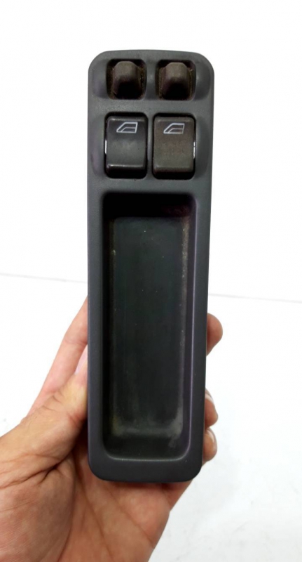 Interruptor vidros porta cond/pass (20230469).