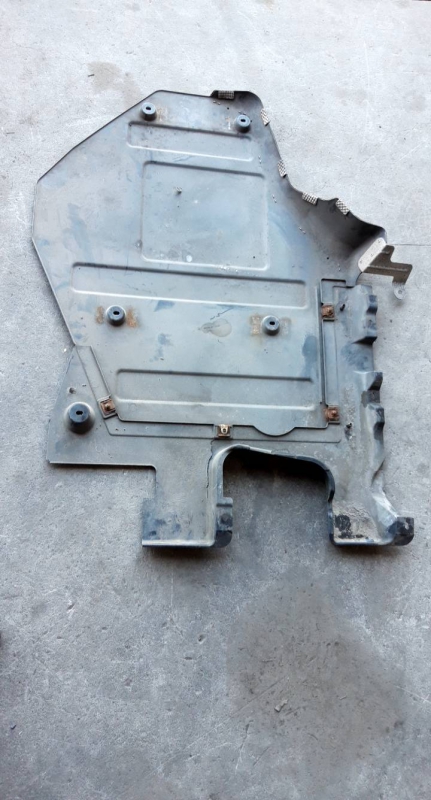 Protecção inferior motor (20230798).