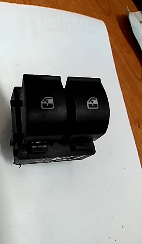 Interruptor vidros porta cond/pass (20231115).