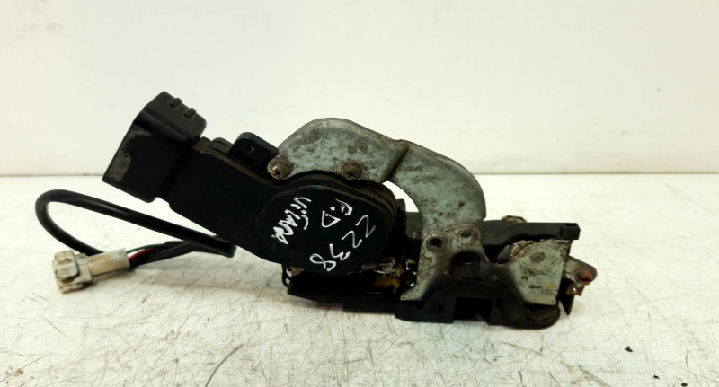 Fecho porta  fte dto (20232673).