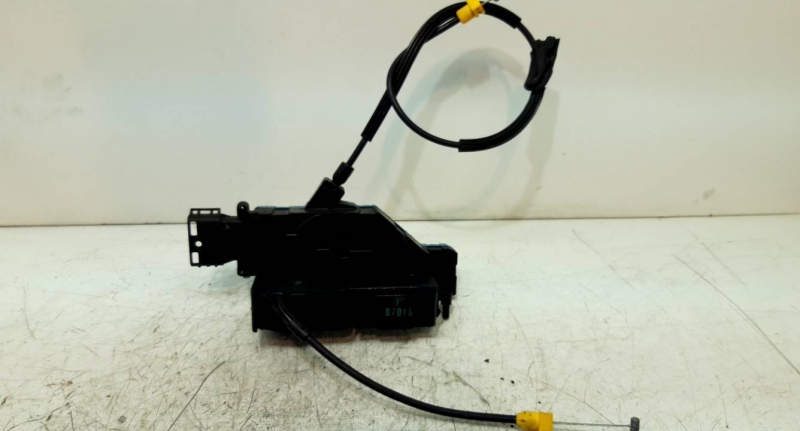 Fecho porta  tras esquerdo (20233617).