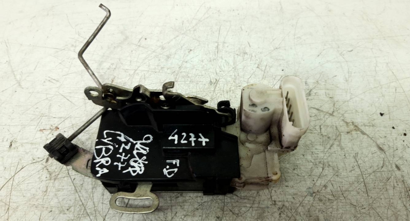 Fecho porta  fte dto (20234693).