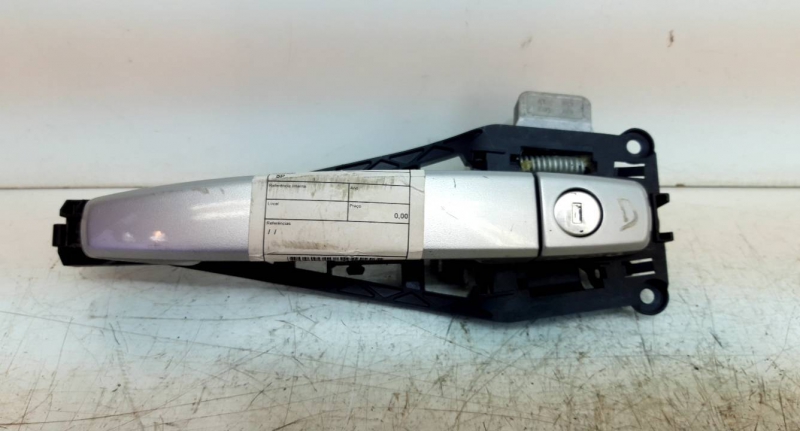 Puxador frente esquerdo (20234855).