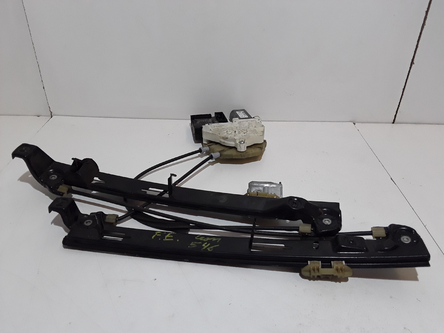 Elevador Frente Esquerdo Elétrico SEAT LEON (1P1) | 05 - 13