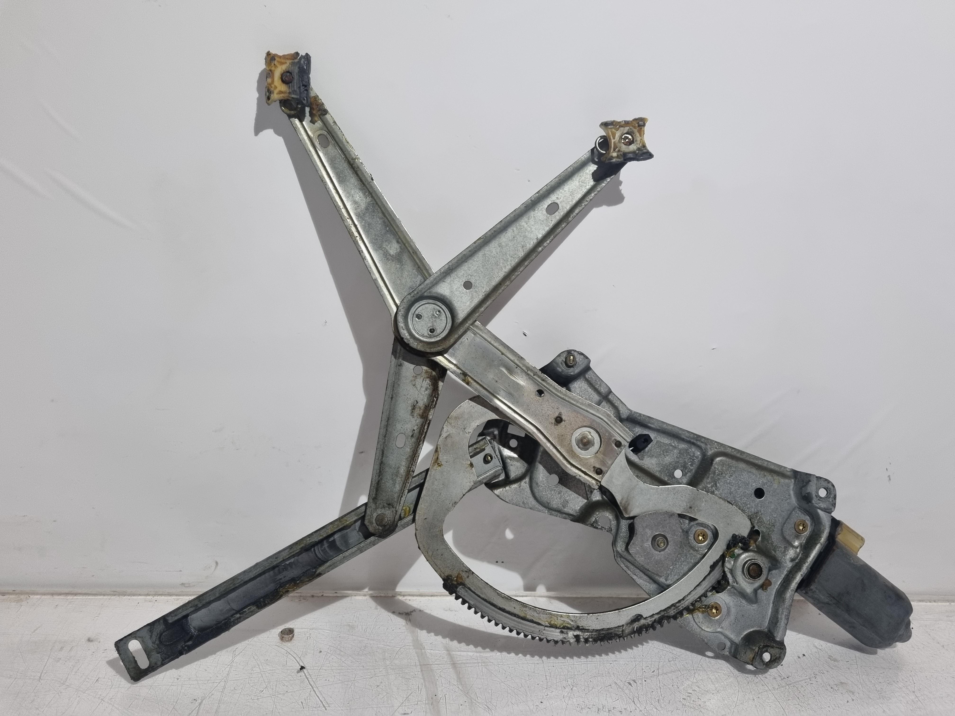 Elevador Frente Direito Elétrico BMW 3 (E36) | 90 - 98 Imagem-2