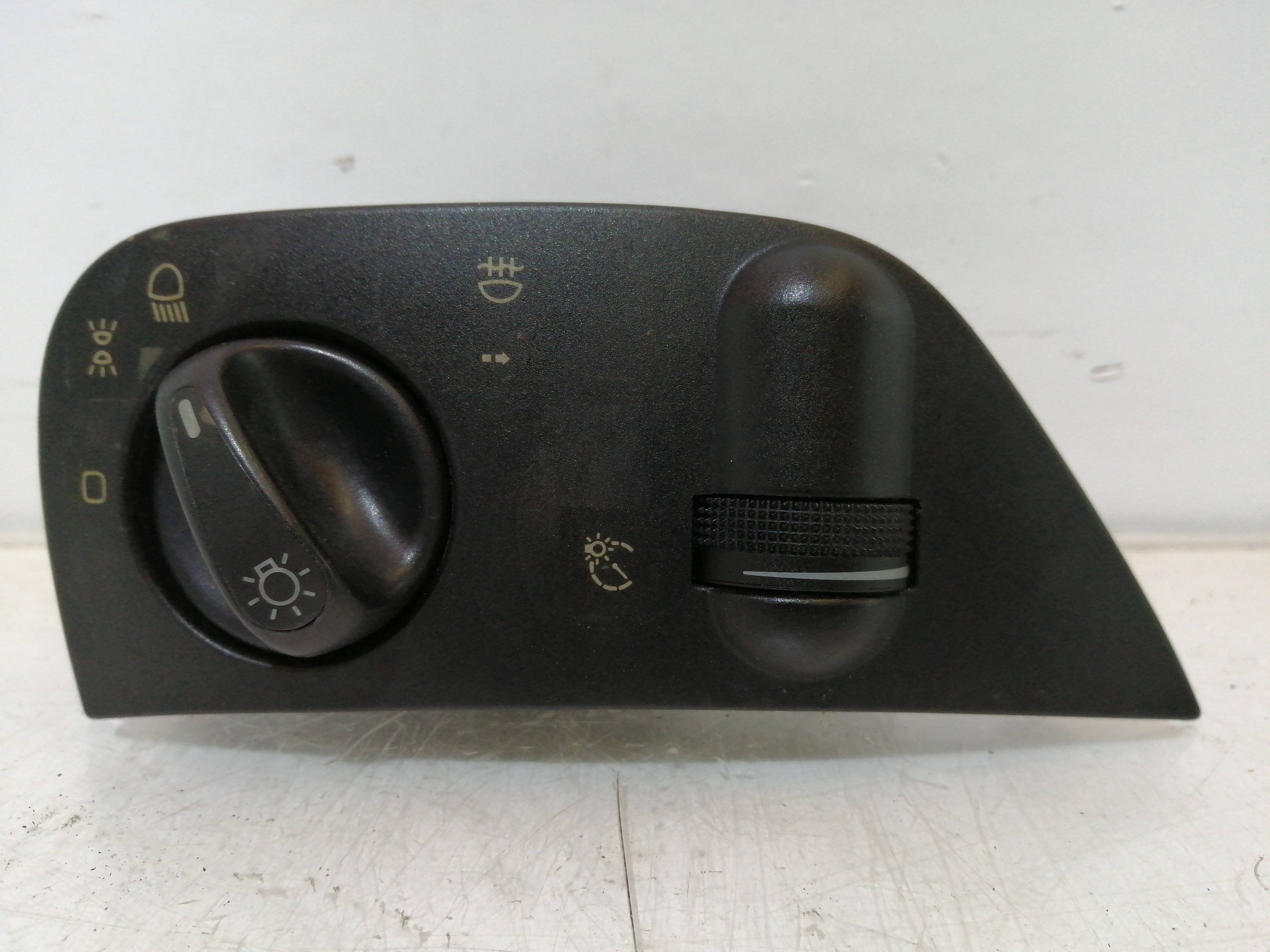 Interruptor de Luzes SEAT IBIZA II (6K1) | 93 - 02