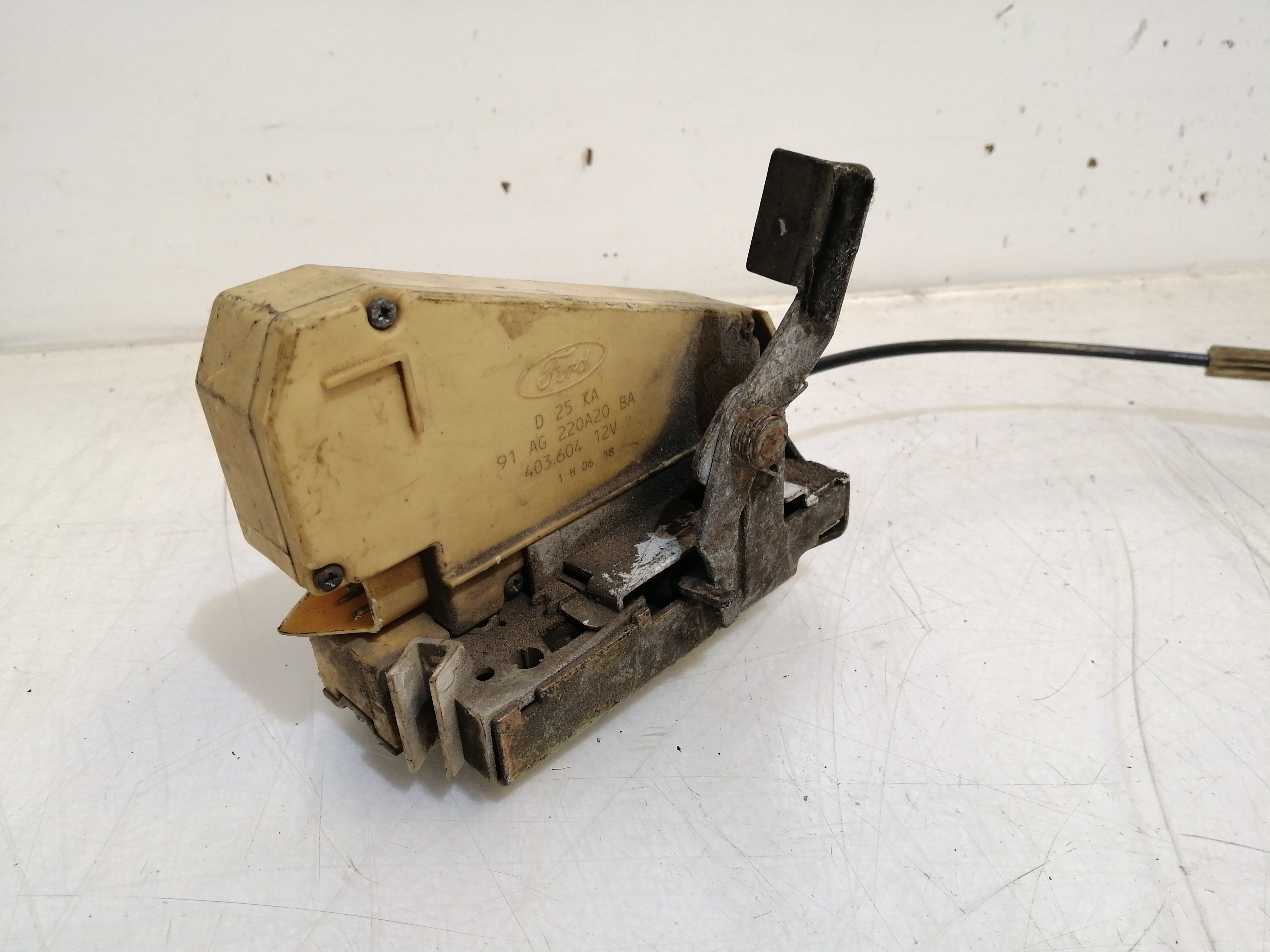 Fecho da Porta Trás Direito FORD ESCORT V Turnier (ANL) | 90 - 95