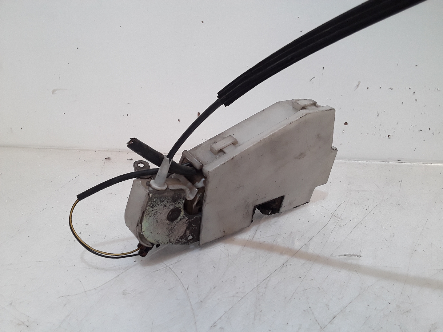 Fecho da Porta Trás Direito FORD MONDEO I três volumes (GBP) | 93 - 96 Imagem-1