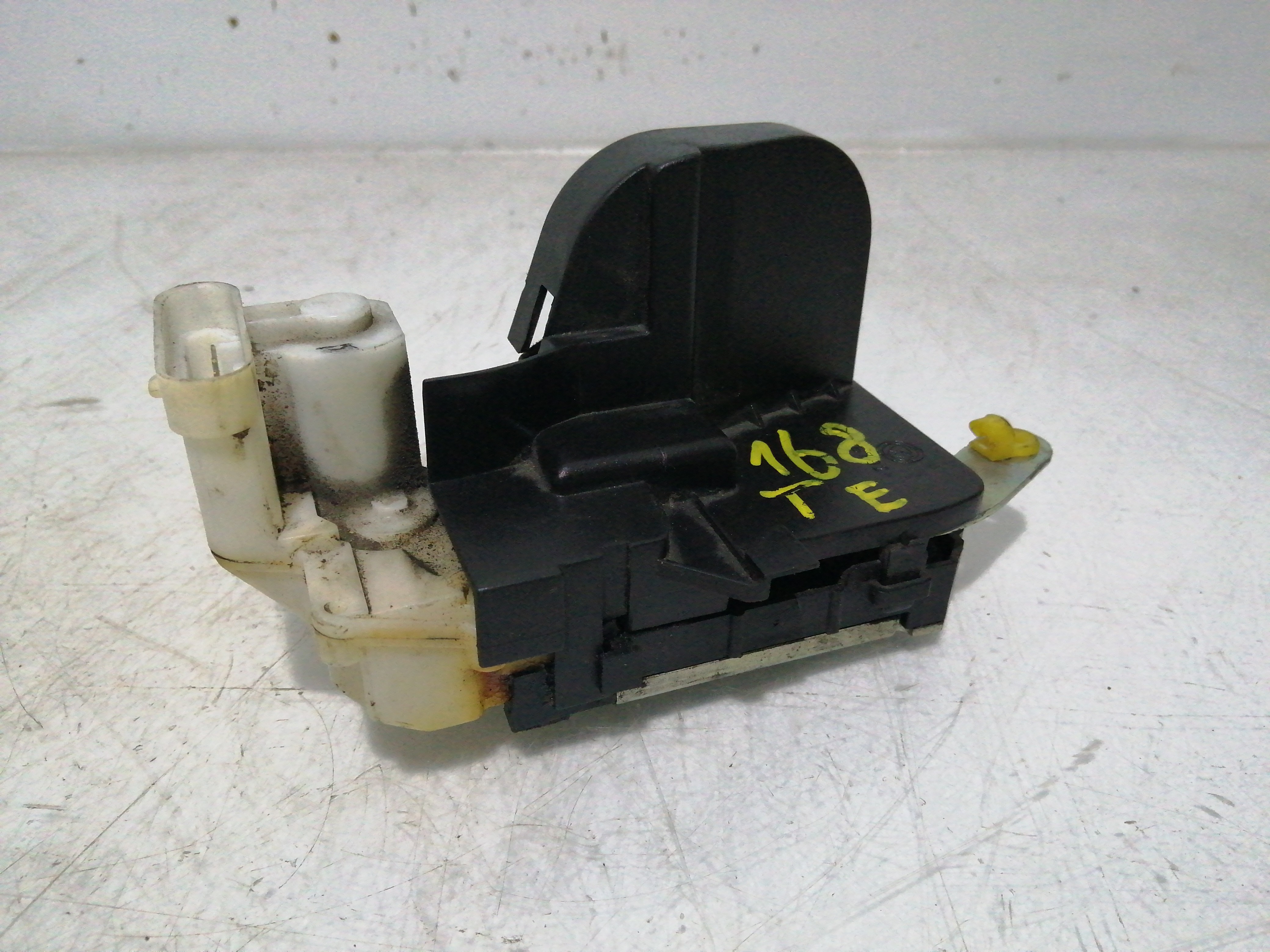 Fecho da Porta Trás Esquerdo ALFA ROMEO 147 (937_) | 00 - 10