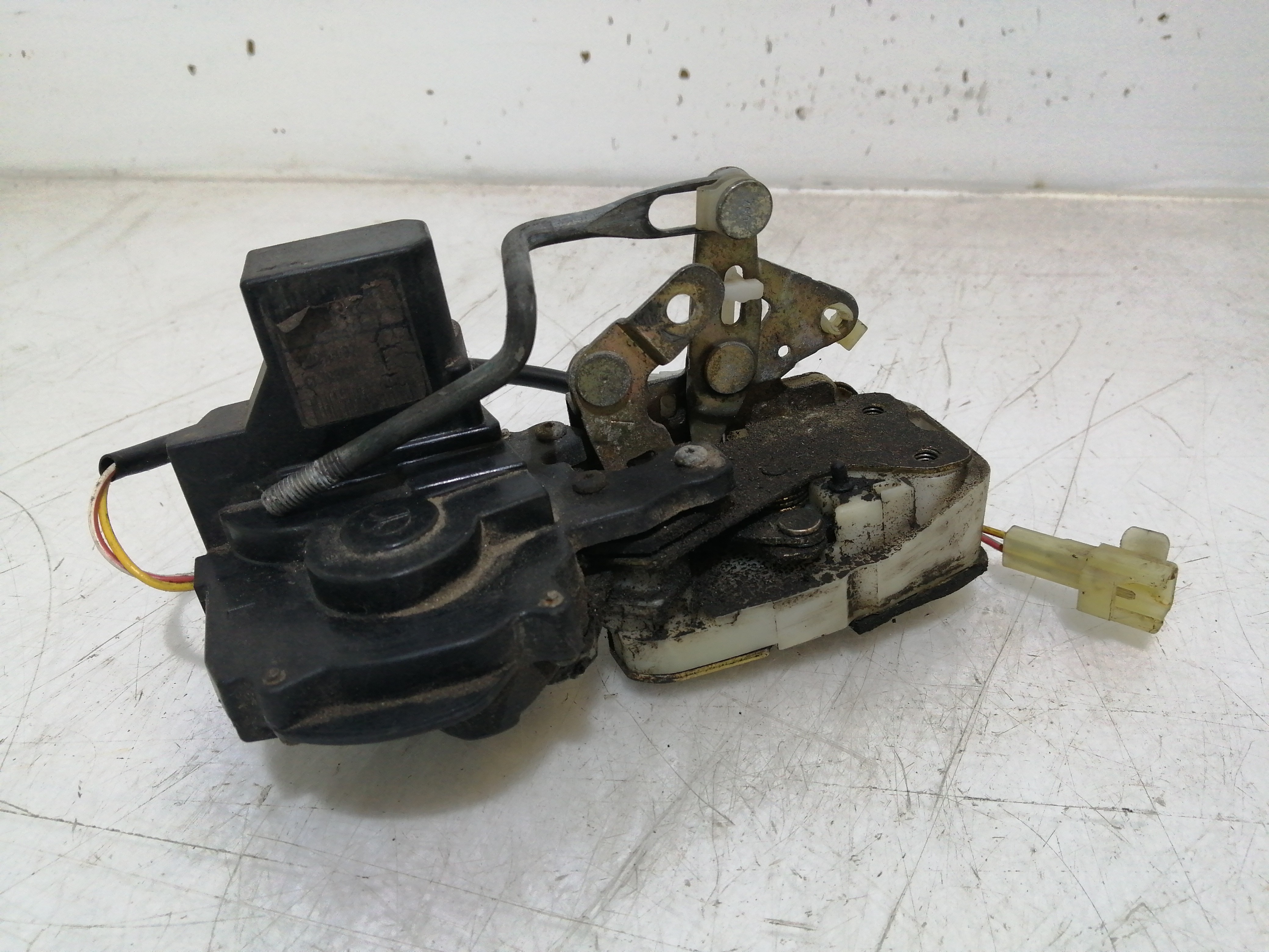 Fecho da Porta Trás Esquerdo ROVER 400 Tourer (XW) | 93 - 98