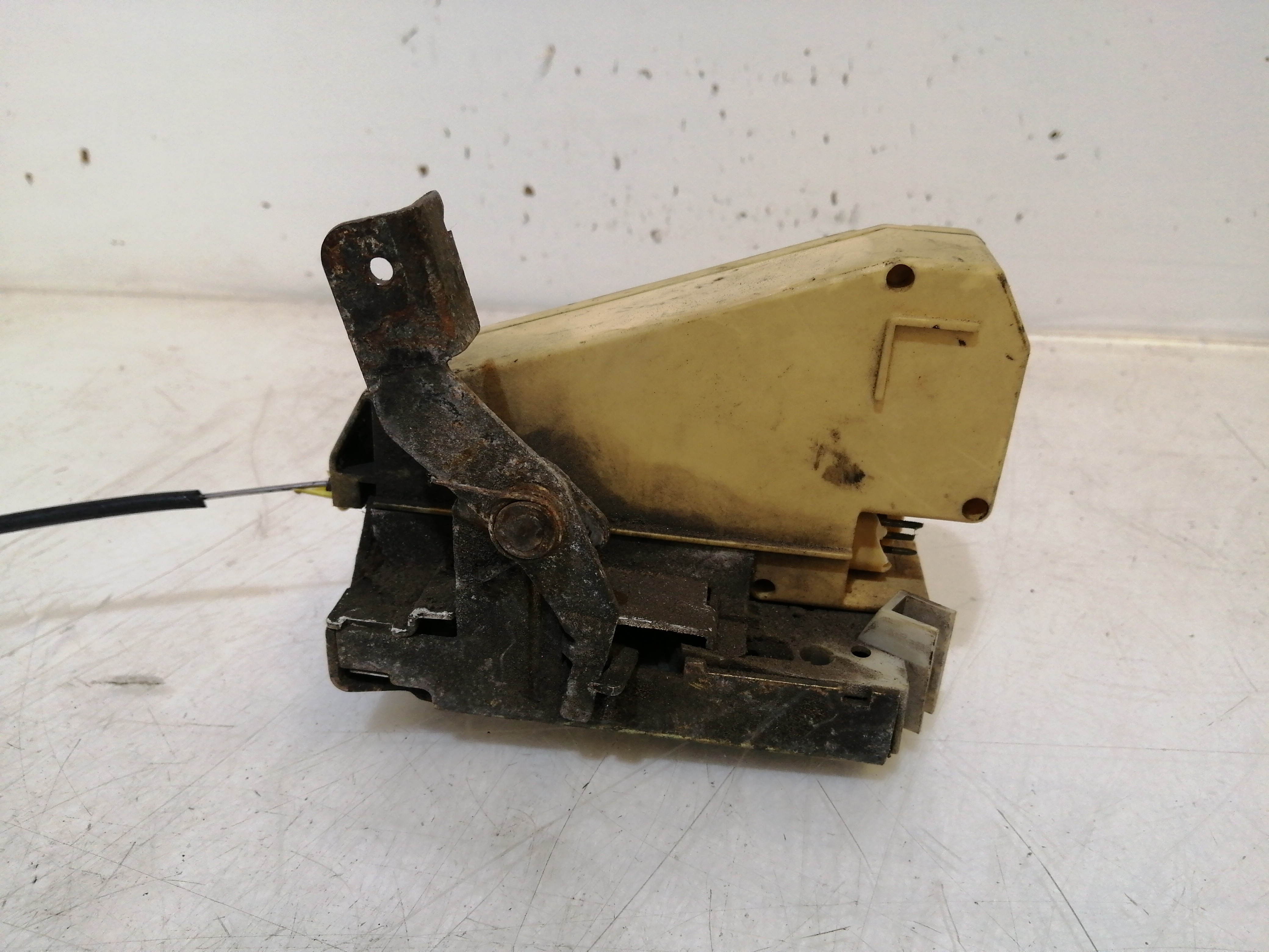 Fecho da Porta Trás Esquerdo FORD ESCORT V Turnier (ANL) | 90 - 95