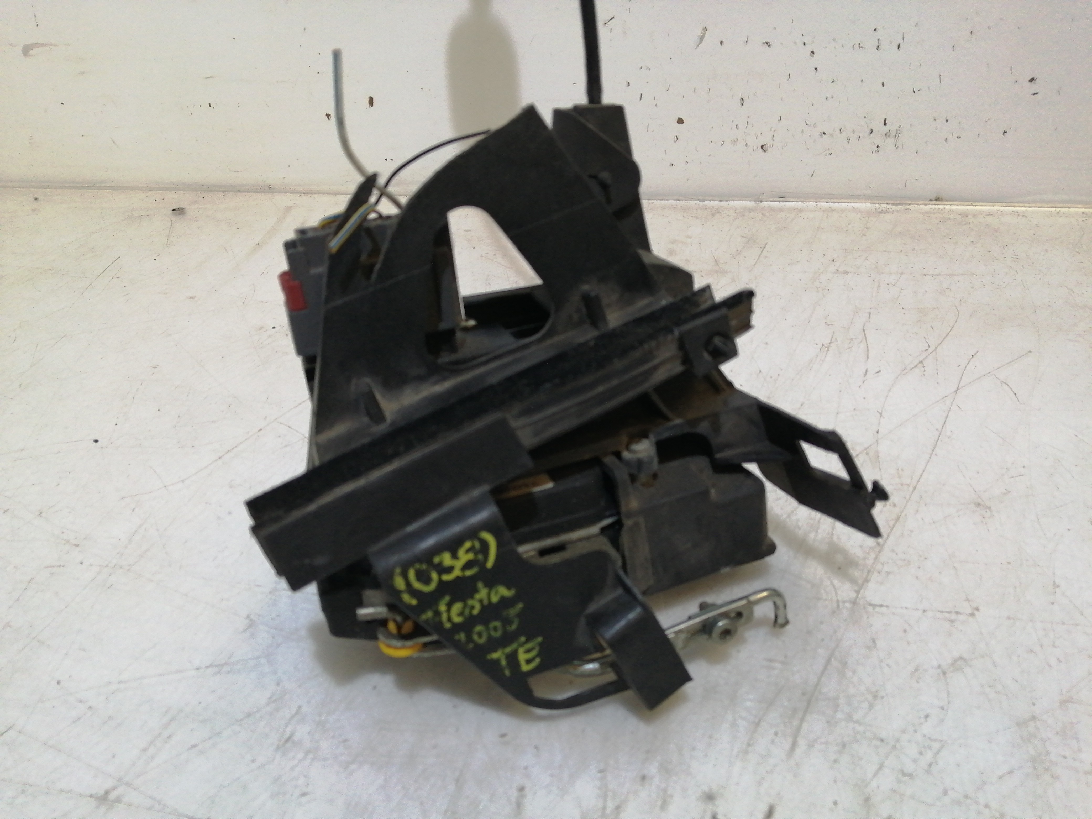 Fecho da Porta Trás Esquerdo FORD FIESTA V (JH_, JD_) | 01 - 14