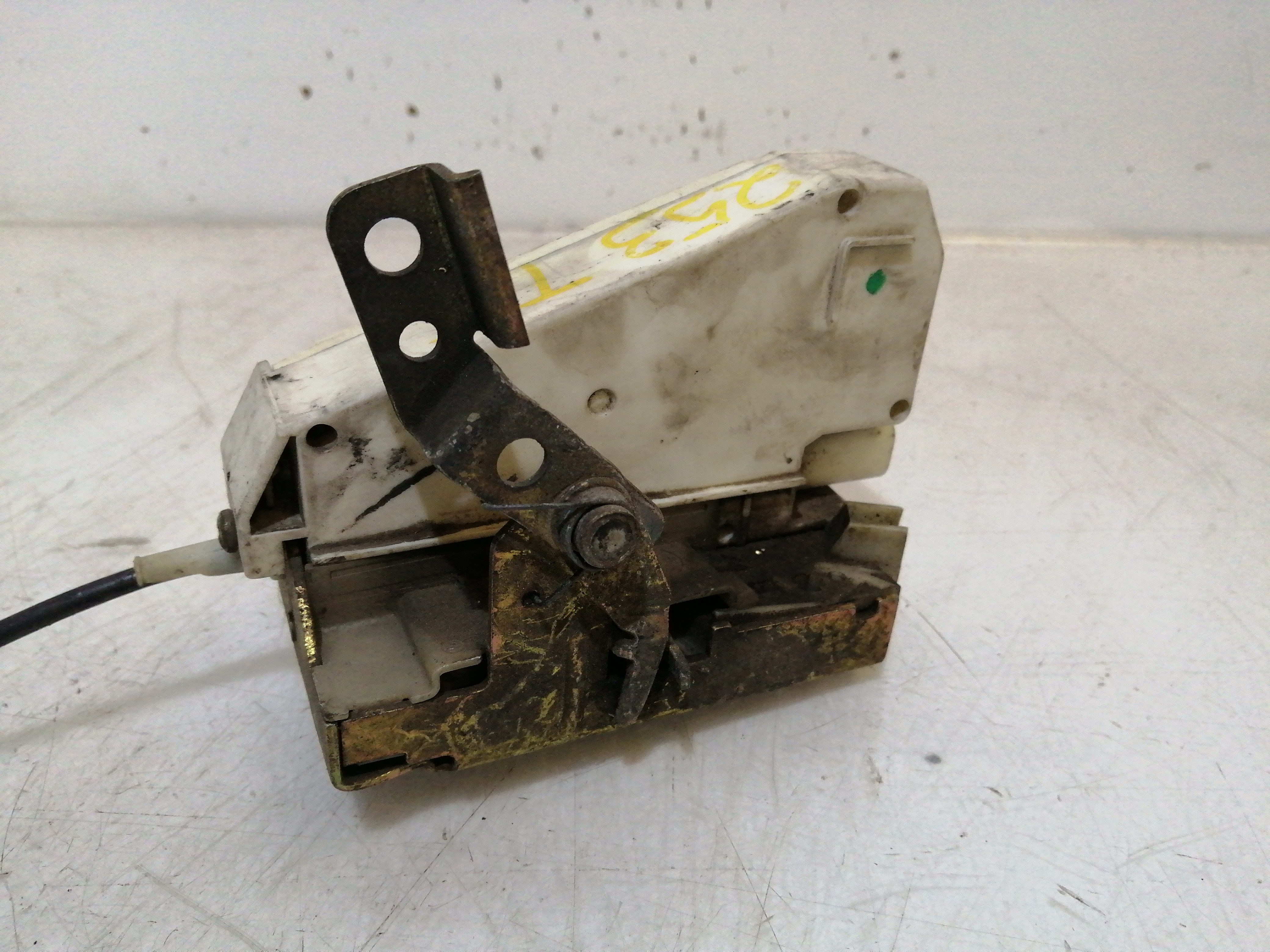 Fecho da Porta Trás Esquerdo FORD ESCORT VI (GAL, AAL, ABL) | 95 - 02