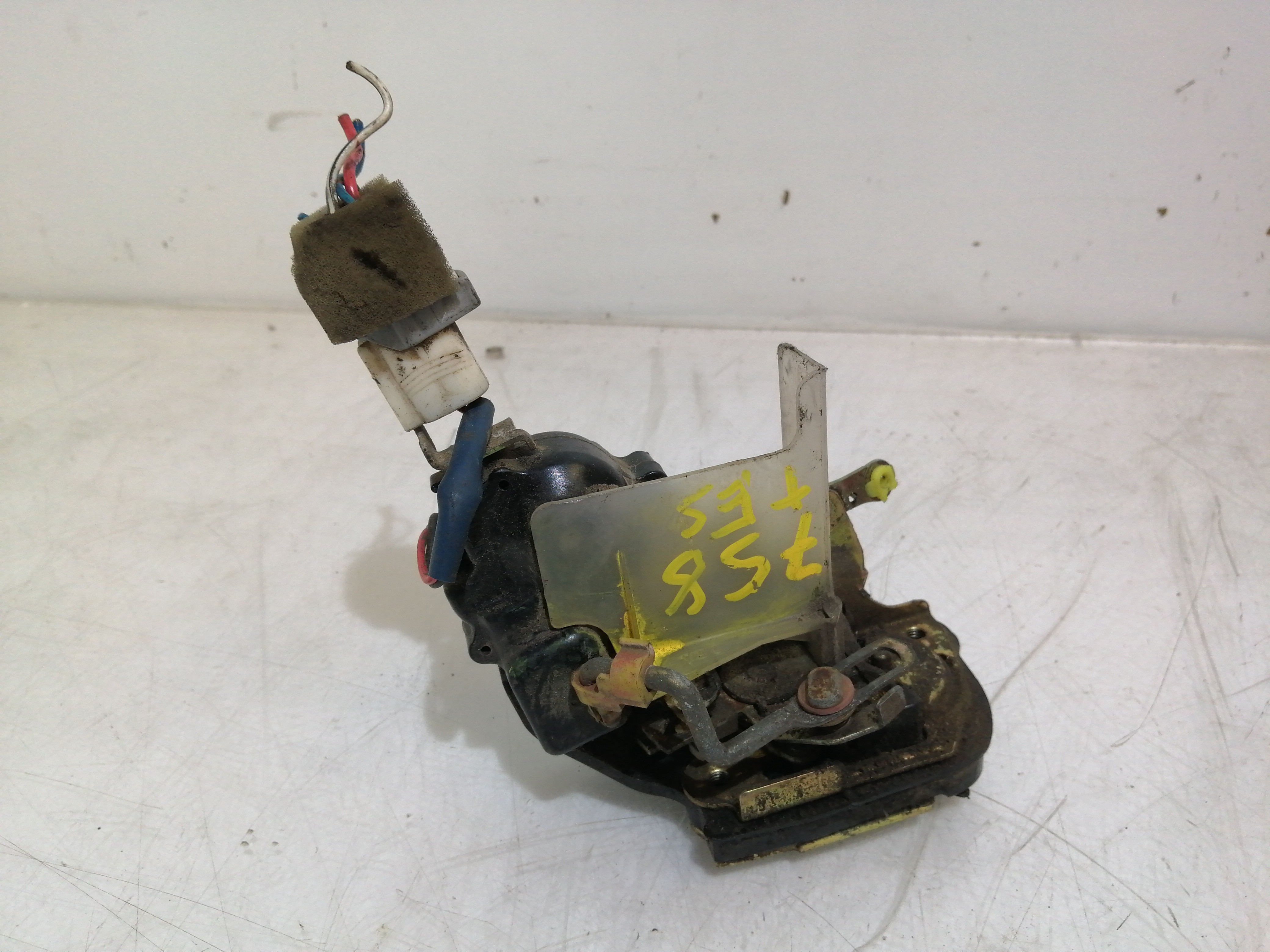 Fecho da Porta Trás Esquerdo TOYOTA COROLLA (_E10_) | 91 - 99