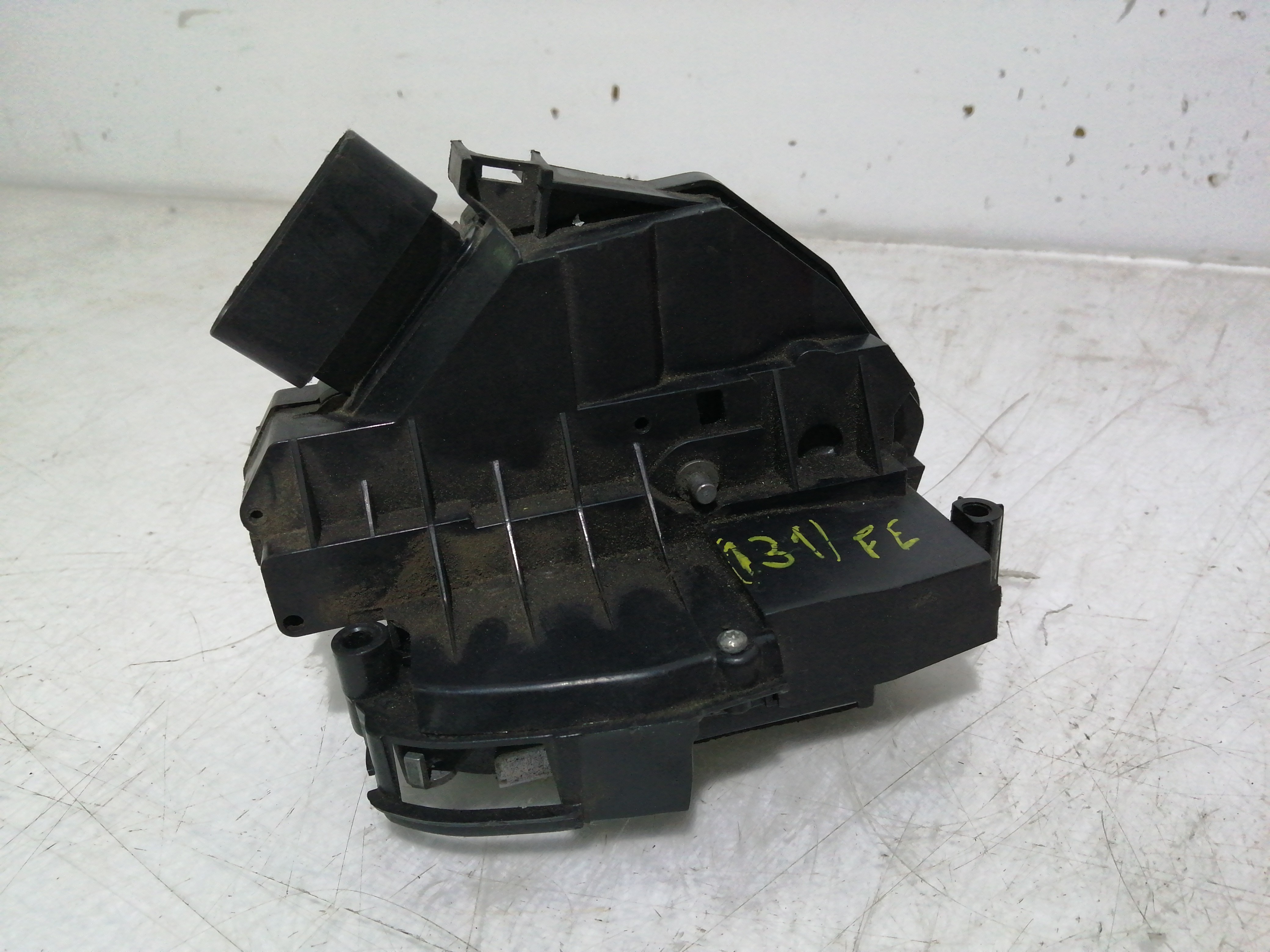 Fecho da Porta Frente Esquerdo FORD FIESTA VI (CB1, CCN) | 08 - 