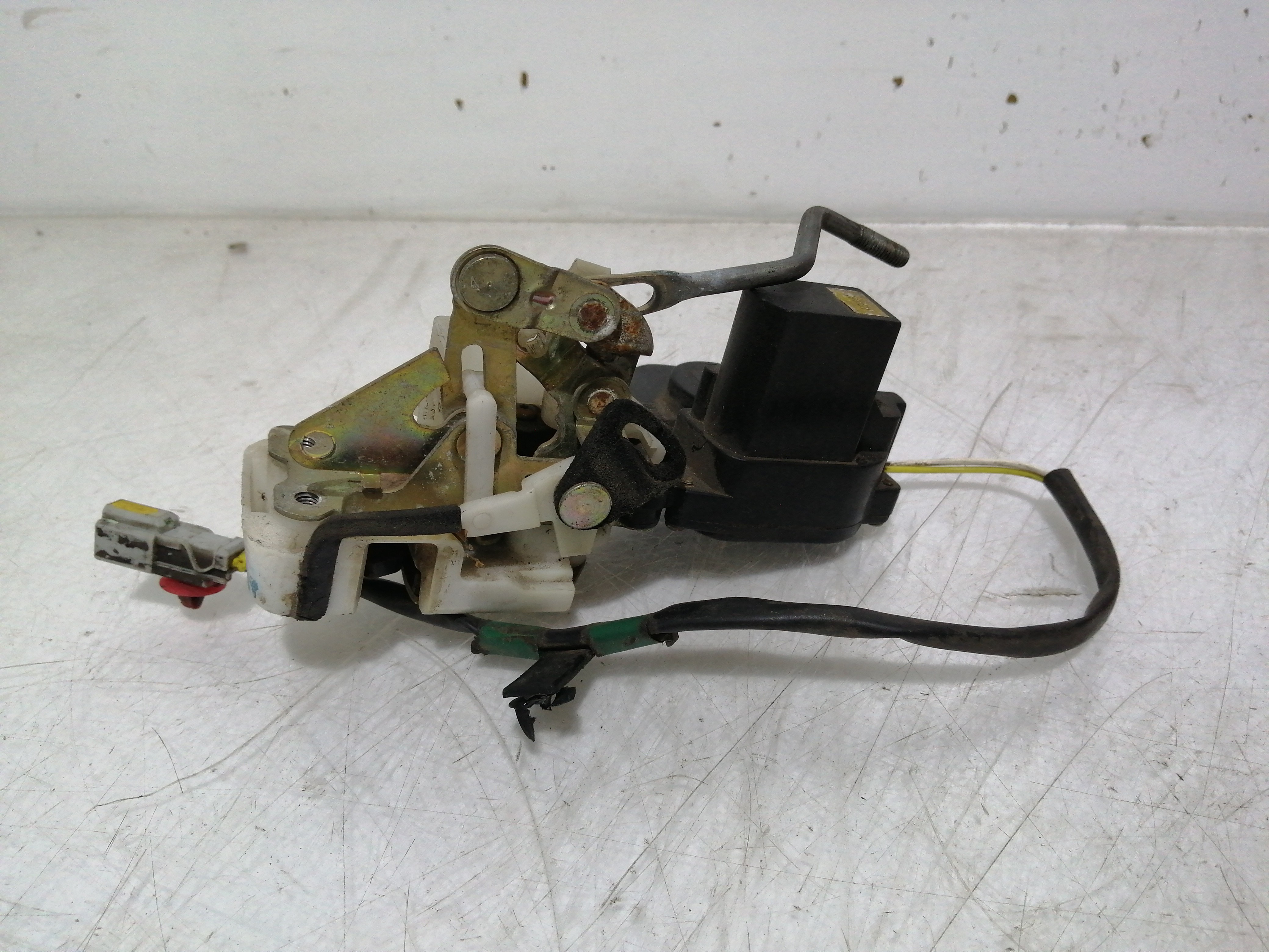 Fecho da Porta Frente Esquerdo HONDA CIVIC VI Fastback (MA, MB) | 94 - 01 Imagem-1