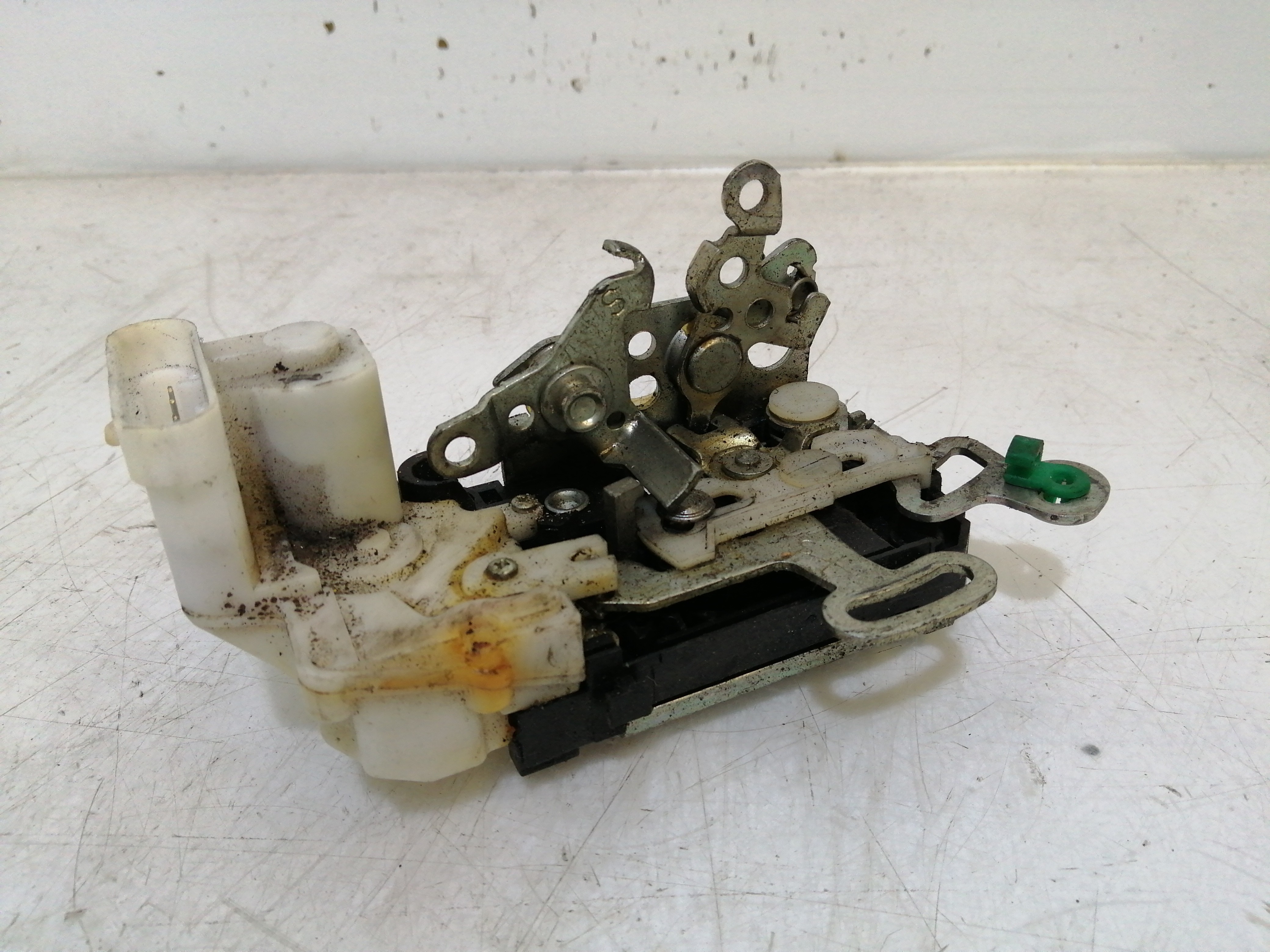 Fecho da Porta Frente Esquerdo ALFA ROMEO 147 (937_) | 00 - 10