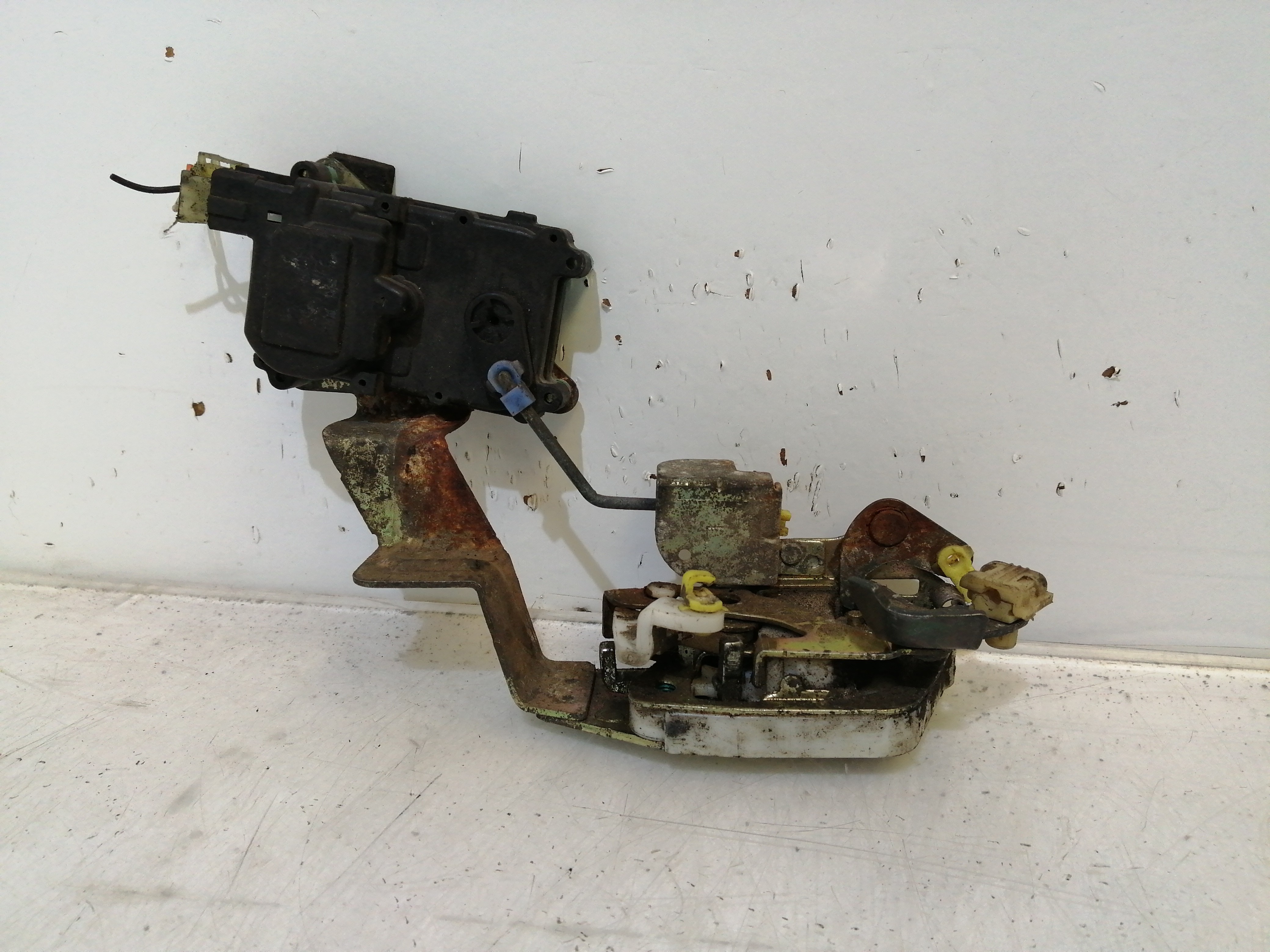 Fecho da Porta Frente Esquerdo FORD FIESTA IV (JA_, JB_) | 95 - 02