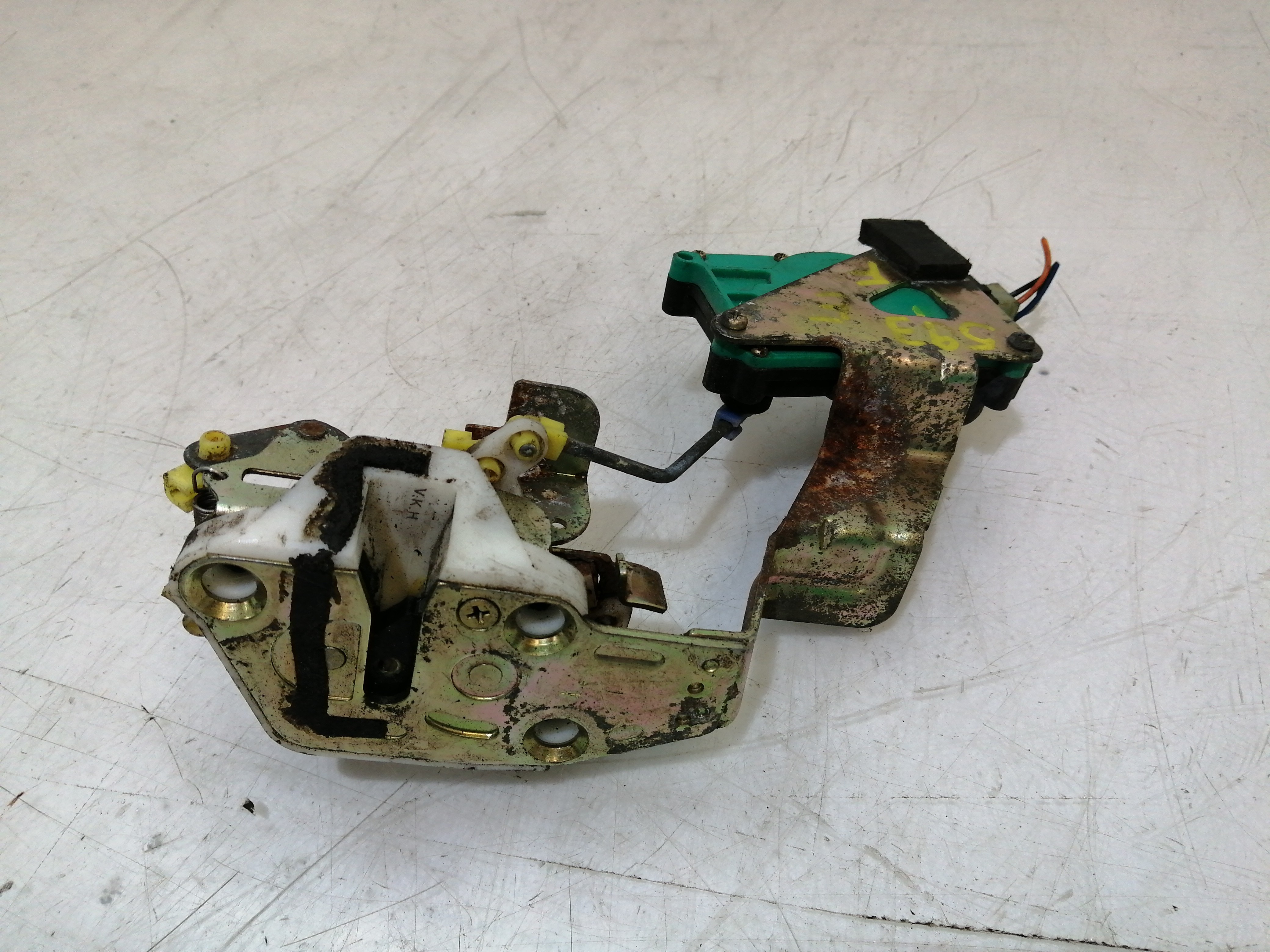 Fecho da Porta Frente Esquerdo FORD FIESTA IV (JA_, JB_) | 95 - 02 Imagem-1