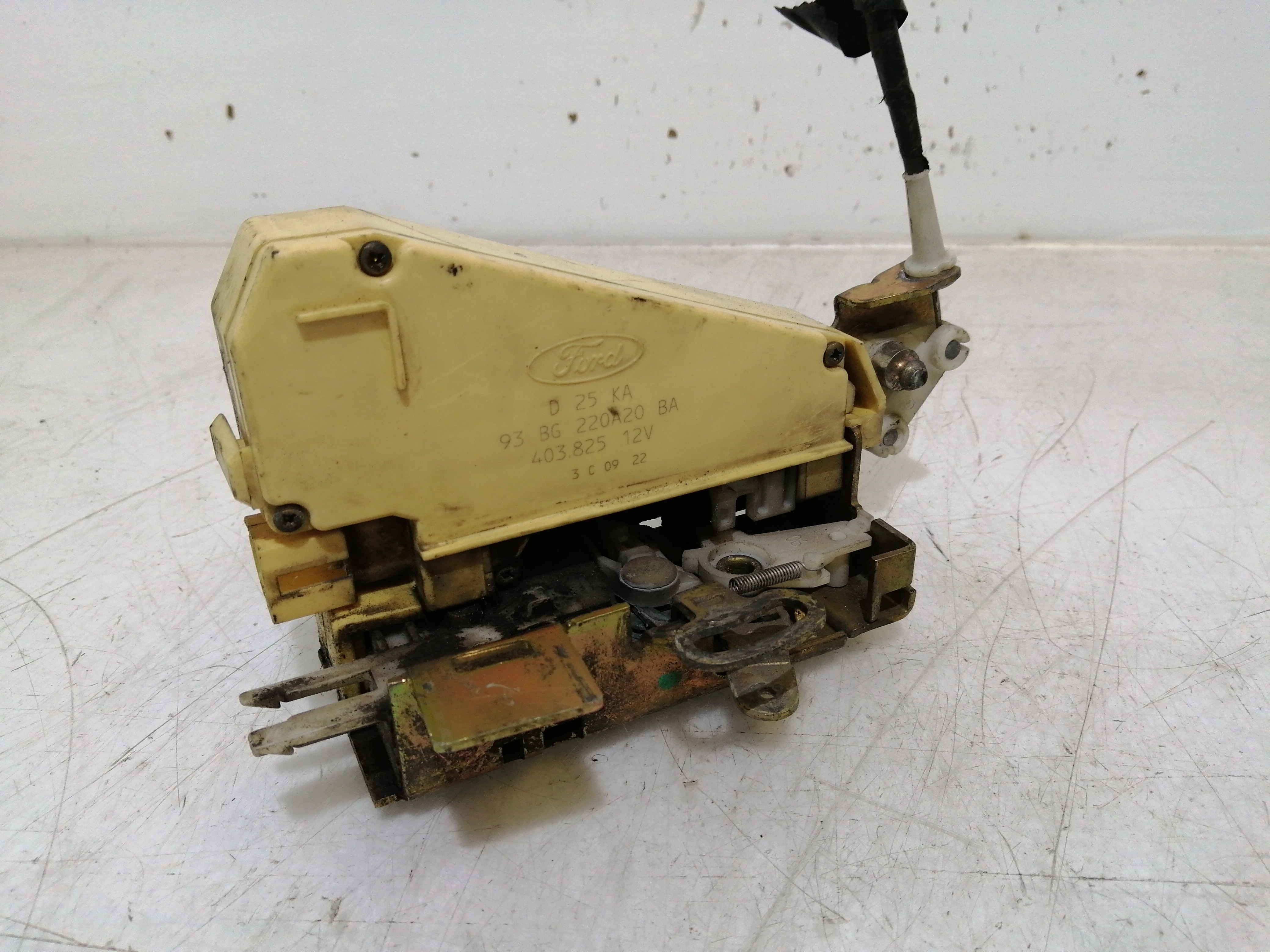 Fecho da Porta Frente Esquerdo FORD MONDEO II (BAP) | 96 - 00