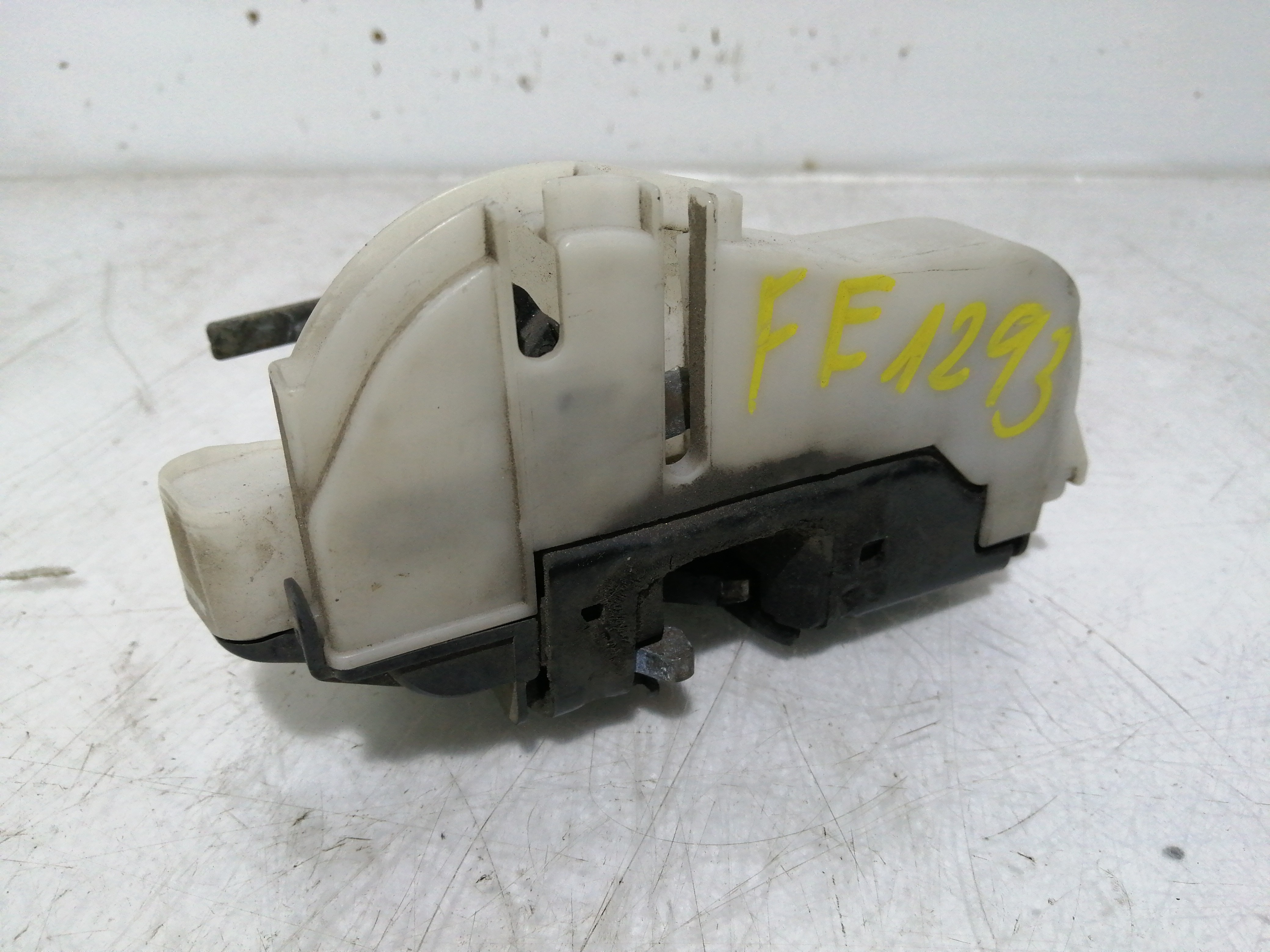 Fecho da Porta Frente Esquerdo FORD FIESTA IV (JA_, JB_) | 95 - 02 Imagem-1