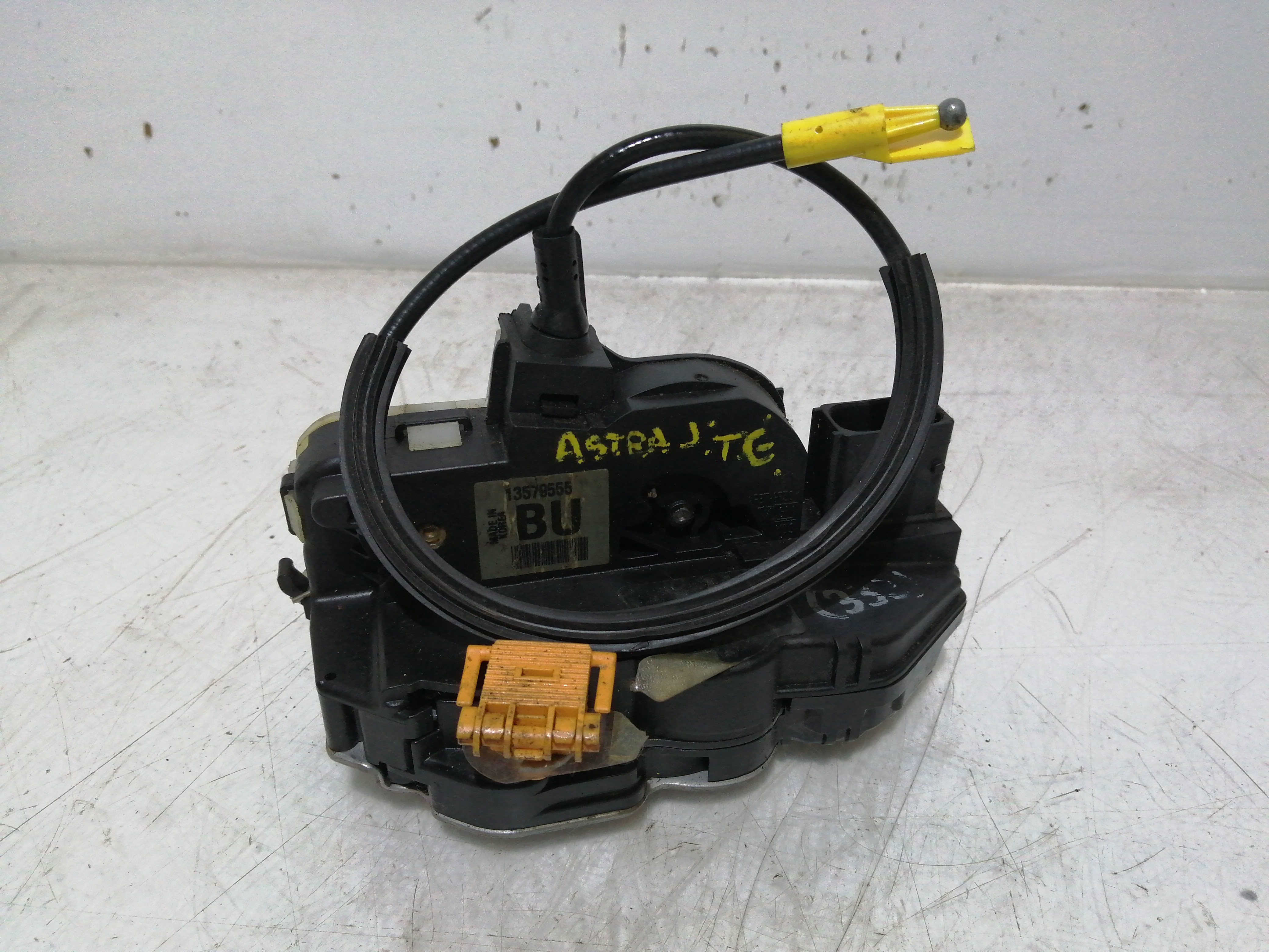 Fecho da Porta Trás Esquerdo OPEL ASTRA J (P10) | 09 - 15