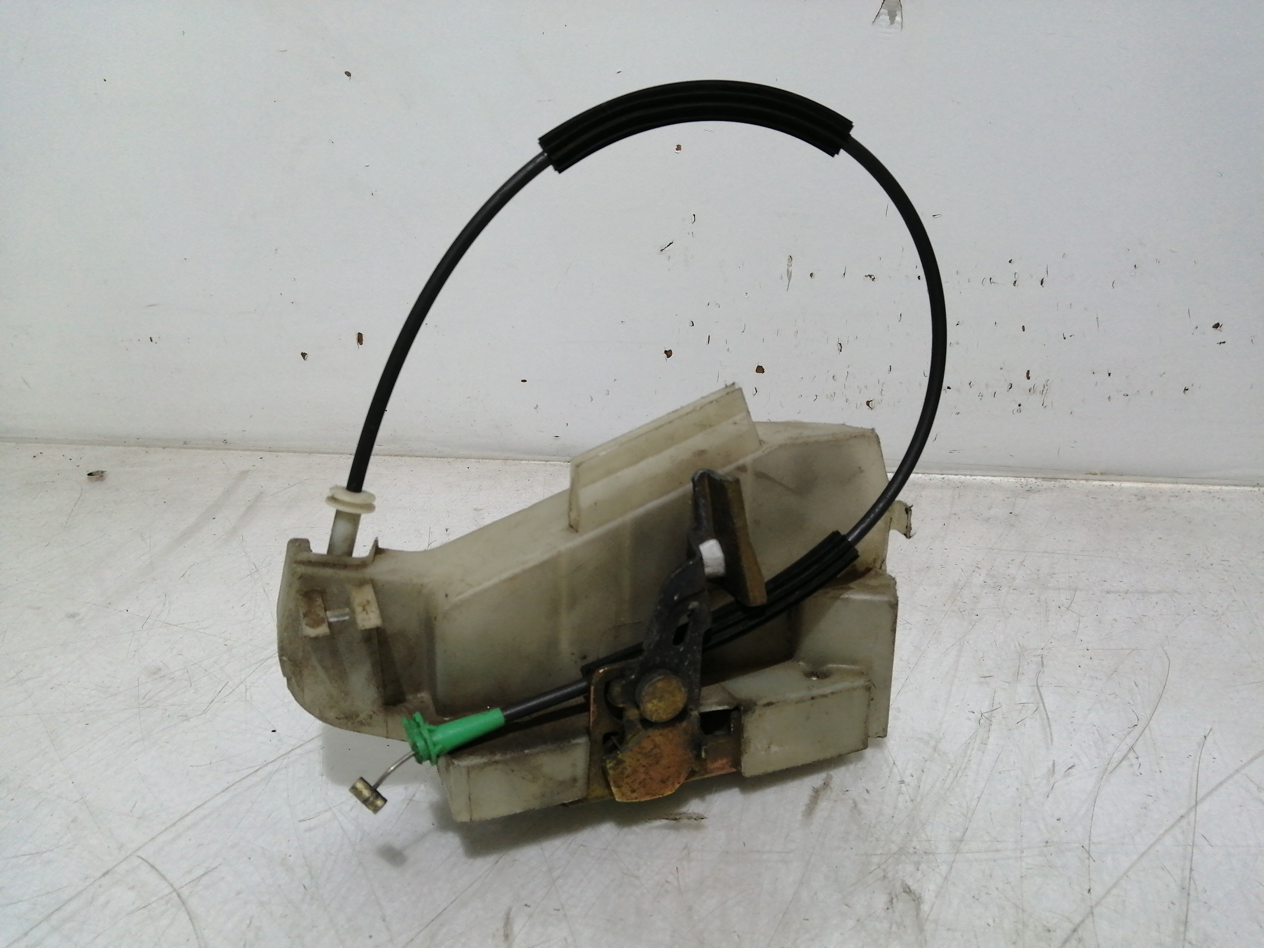 Fecho da Porta Trás Esquerdo FORD FIESTA III (GFJ) | 89 - 97